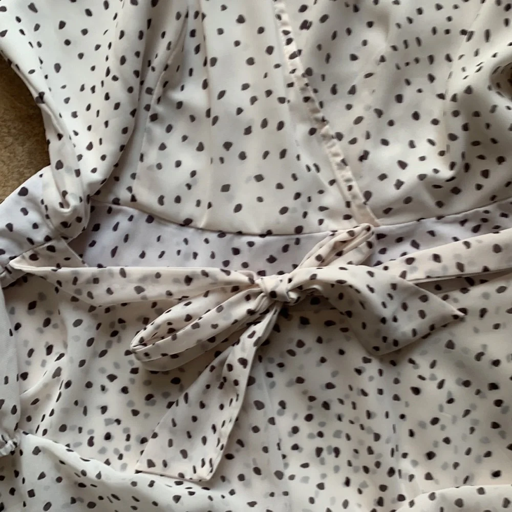 🎉Host Pick🎉 Spotted, Tie-Waist Romper - Picture 8 of 12